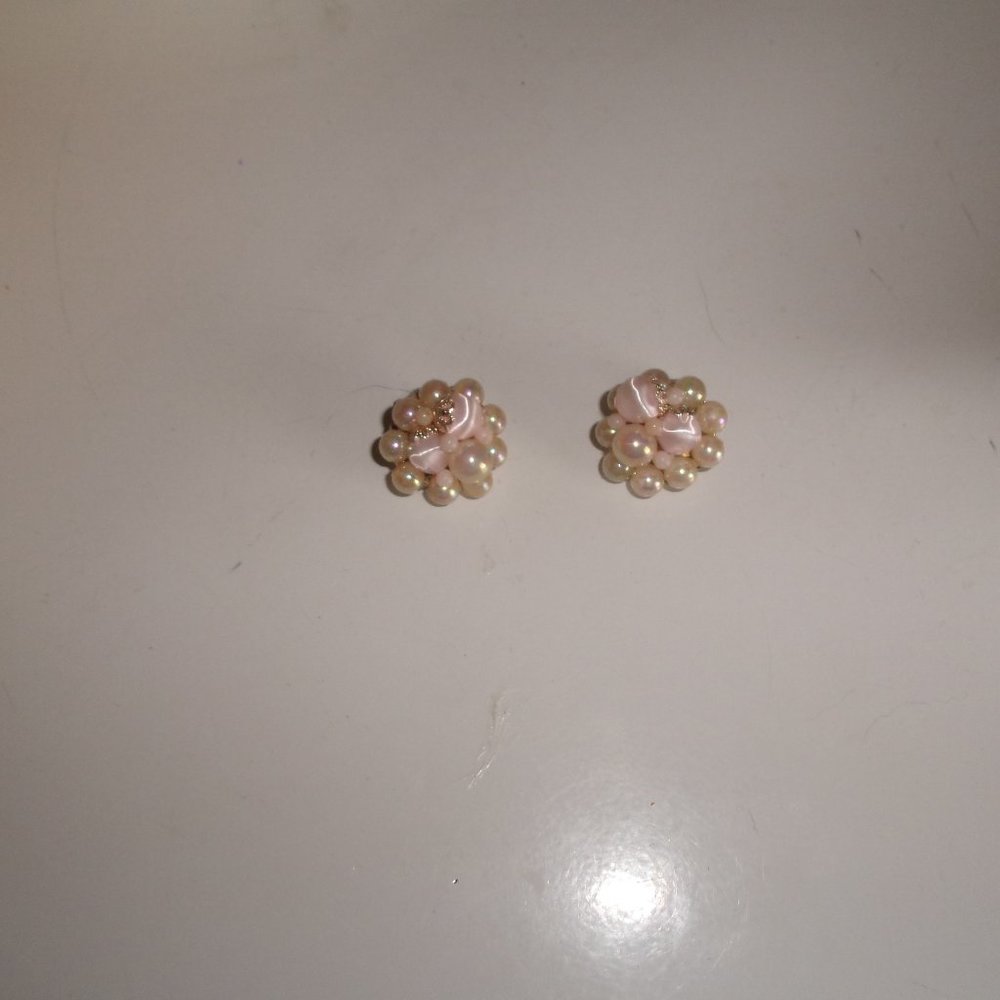 Vintage clip earrings gold iridescent beads